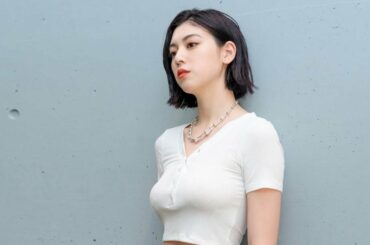 三吉彩花、「anan」表紙で豊かなバスト披露　急な艶っぽ路線へのシフトに驚く声