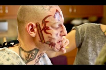 主演ジェイミー・ベルが全身タトゥーメイク／映画『SKIN／スキン』メイキング映像
