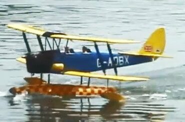 De Havilland Tiger Moth Float Plane 水上機（タイガーモス）の飛行