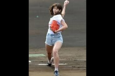 「神スイング」稲村亜美が始球式で見事なフォーム　"God swing" Ami Inamura stunning form in the ceremonial first pitch