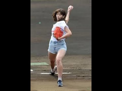 神スイング 稲村亜美が始球式で見事なフォーム God Swing Ami Inamura Stunning Form In The Ceremonial First Pitch Tkhunt