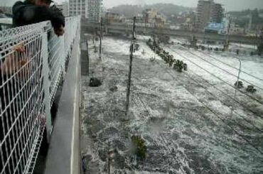 東北地方 太平洋沖 地震 宮城県 塩釜  津波　マックスバリュー塩釜店 映像