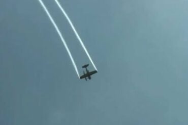 ラジコン水上機がスモーク飛行     RC floatplane's aerobatic flight