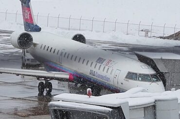 Today's video 雪の空港　滑走路整備に大忙し　福島空港は、欠航便が多い中、それでも万全の対策中！Fukushima Airport　February 18, 2020