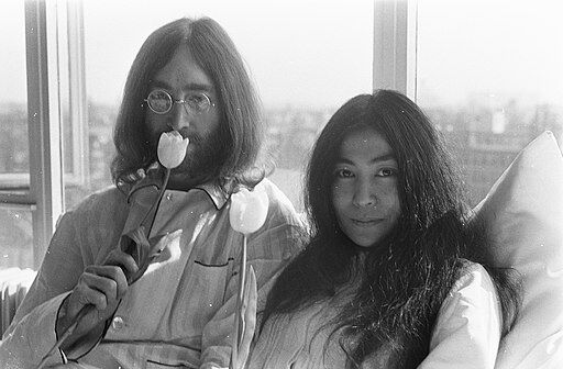 512px-John_Lennon